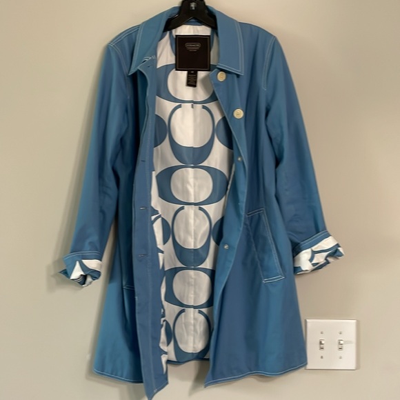 Coach - Picture 2 of 8